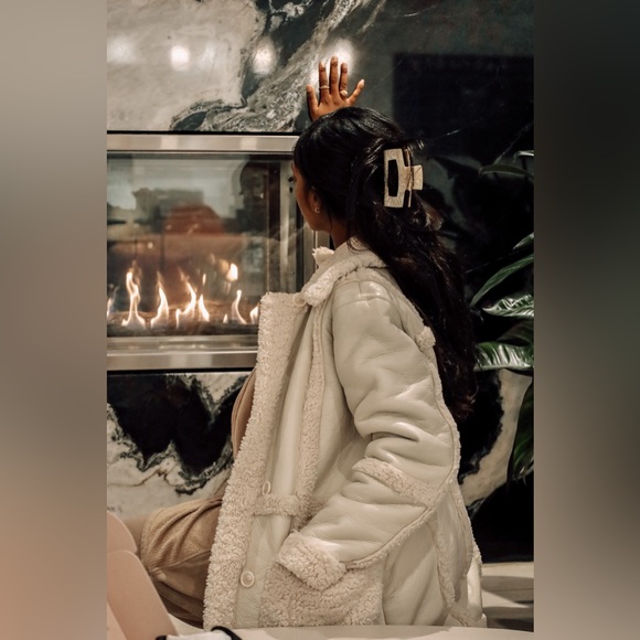 LIMITED EDITION VEGAN LEATHER & SHEARLING MANIÈRE DE VOIR - Picture 13 of 13